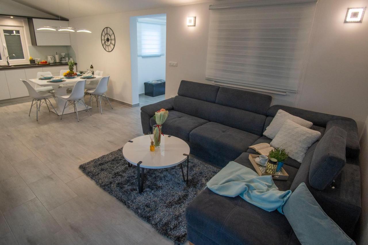 Kuca Za Odmor Lilly Villa Póla Kültér fotó
