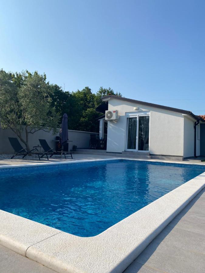 Kuca Za Odmor Lilly Villa Póla Kültér fotó